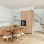 Spacious & Stylish Apartment In City Center