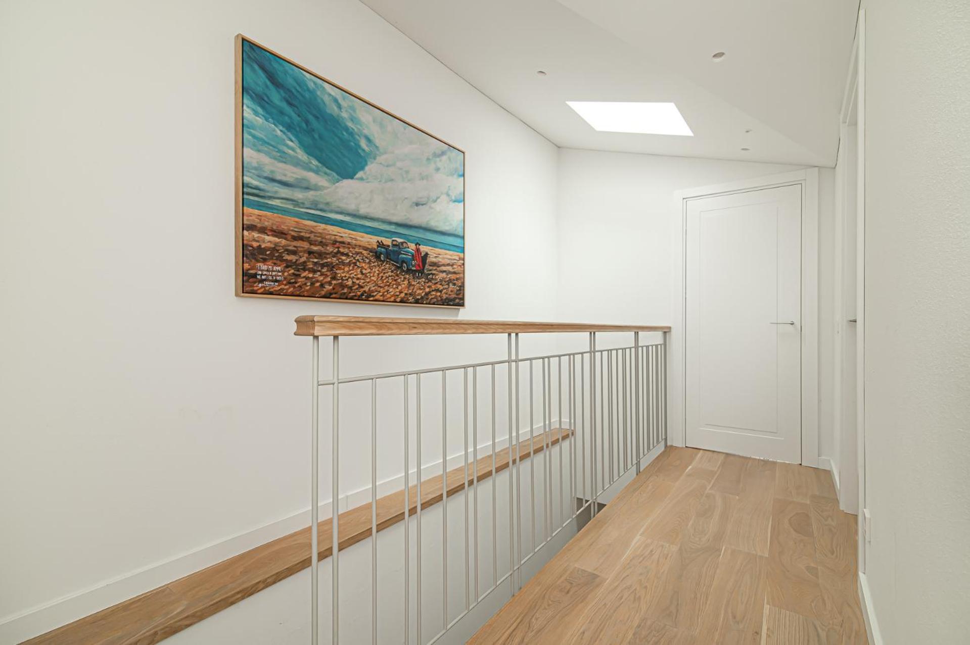 Spacious & Stylish In Center