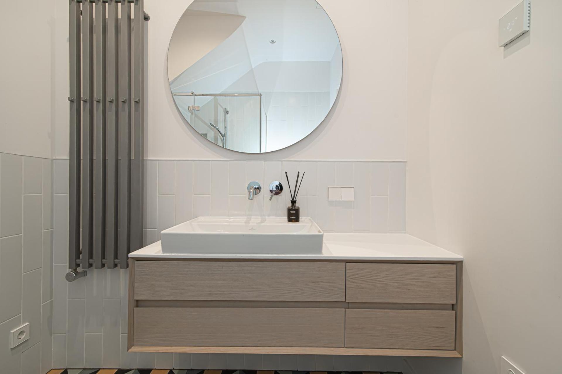 Spacious & Stylish In Center Leilighet *