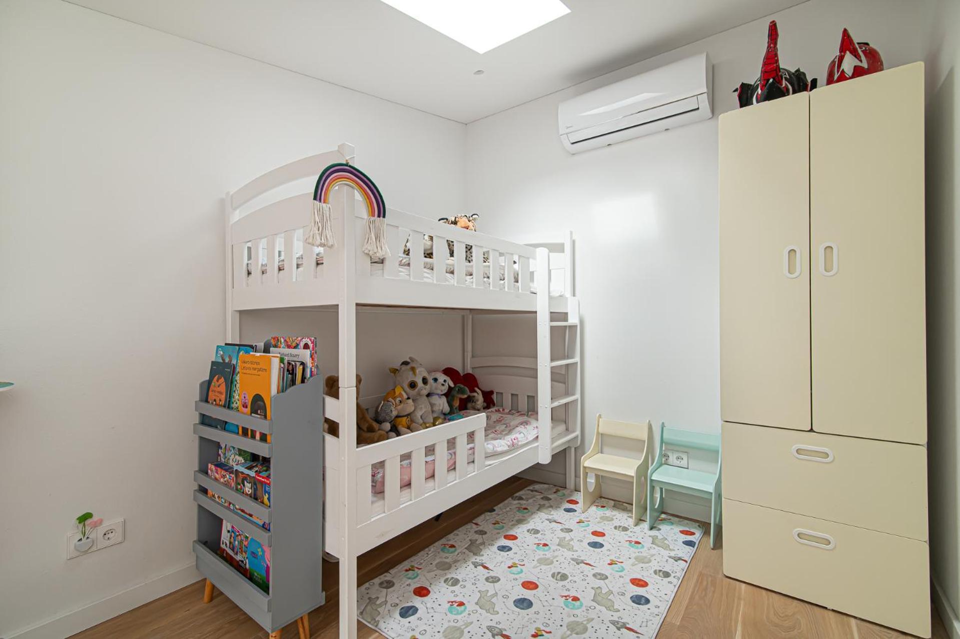 Spacious & Stylish In Center Leilighet VNO